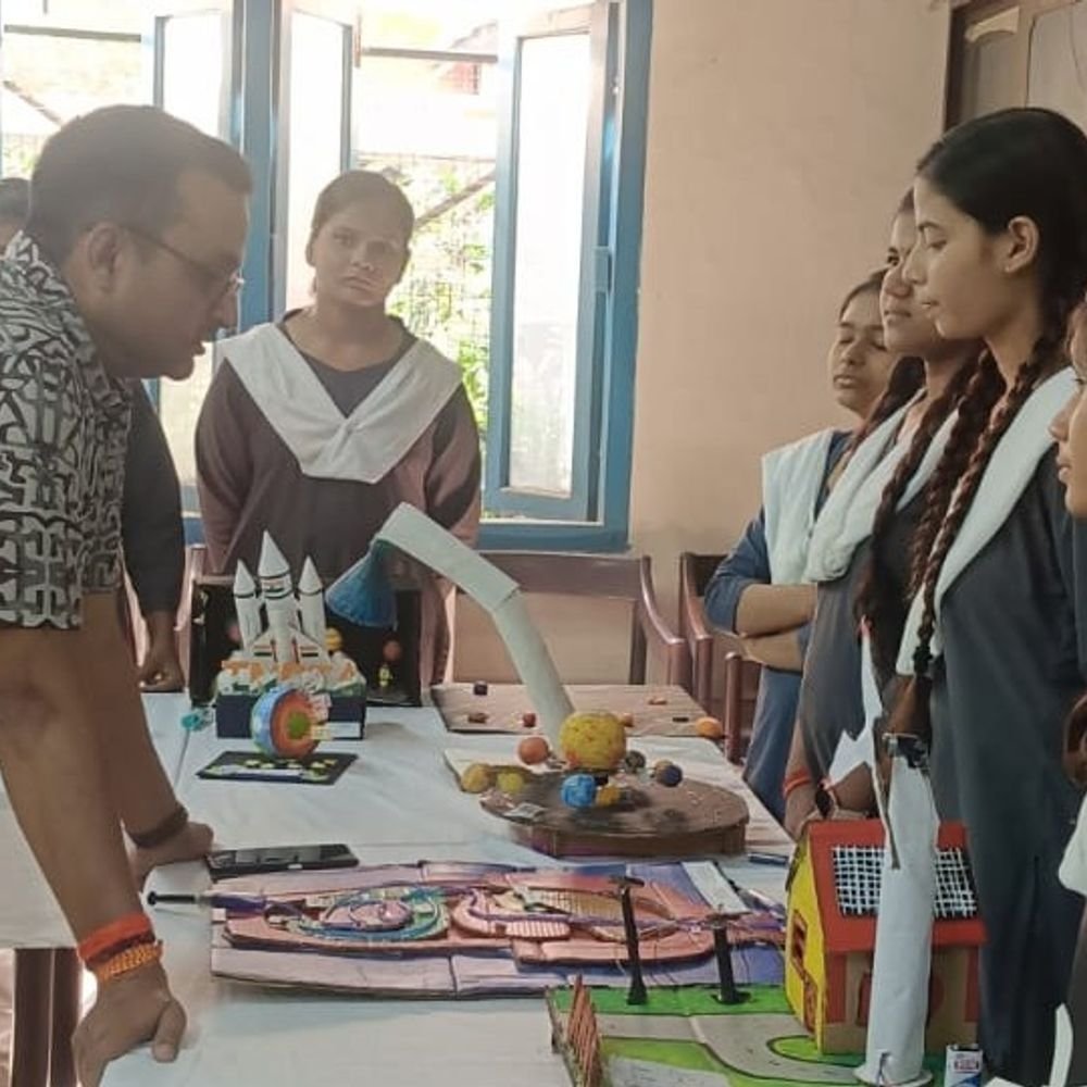 लखनऊ के बालिका विद्यालय में विज्ञान प्रदर्शनी:छात्राओं ने कम लागत के मॉडल दिखाए, अल्ट्रासाउंड मशीन को पहला स्थान मिला