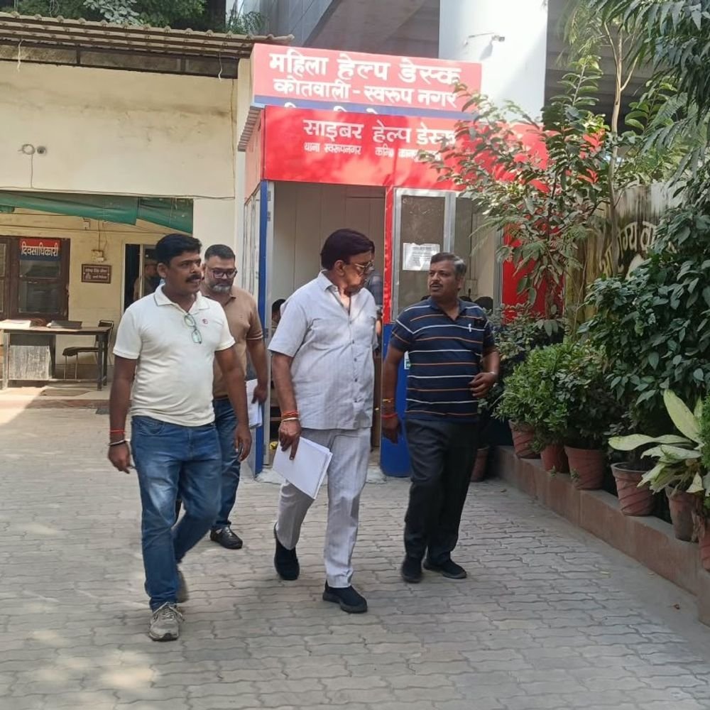 कानपुर टेंडर घोटाले में ठेकेदार से डेढ़ घंटे पूछताछ:SIT ने मांगे फर्म, हॉट मिक्स प्लांट और बैंक लेनदेन के दस्तावेज; 3 दिन का समय लिया