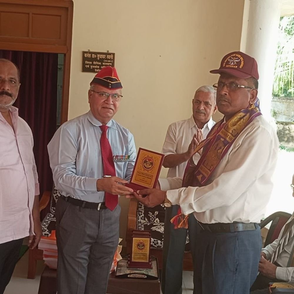 देवरिया में वीर नारियों का सम्मान:सेवा संकल्प अभियान में वीर नारियों और पूर्व सैनिकों को किया सम्मानित