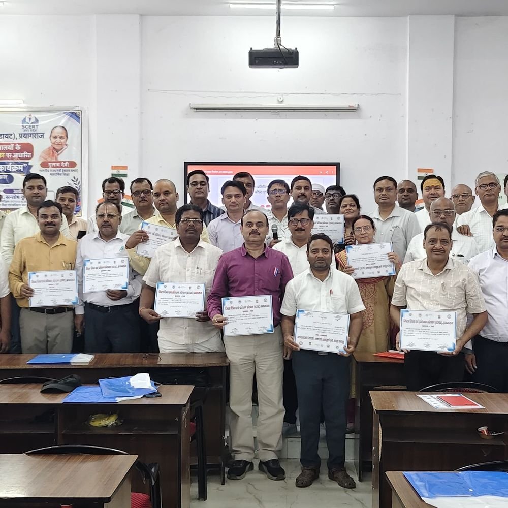 प्रयागराज में 216 प्रधानाचार्यों को मिला दक्ष प्रशिक्षण:स्कूलों को सेंटर ऑफ एक्सीलेंस बनाने के लिए डीआईओएस ने की अपील