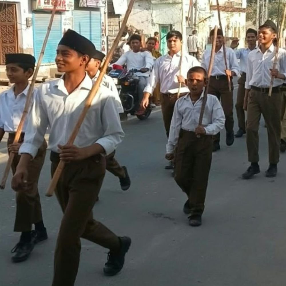 मथुरा में संघ का विजयादशमी उत्सव:स्थापना दिवस पर निकाला पथ संचालन,ब्रज प्रान्त के संगठन मंत्री रहे मौजूद