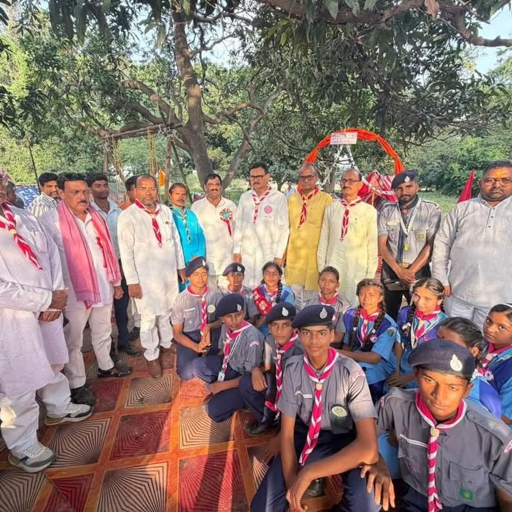 गोरखपुर में स्काउट-गाइड शिविर:बच्चों ने बिना बर्तन के बनाया भोजन