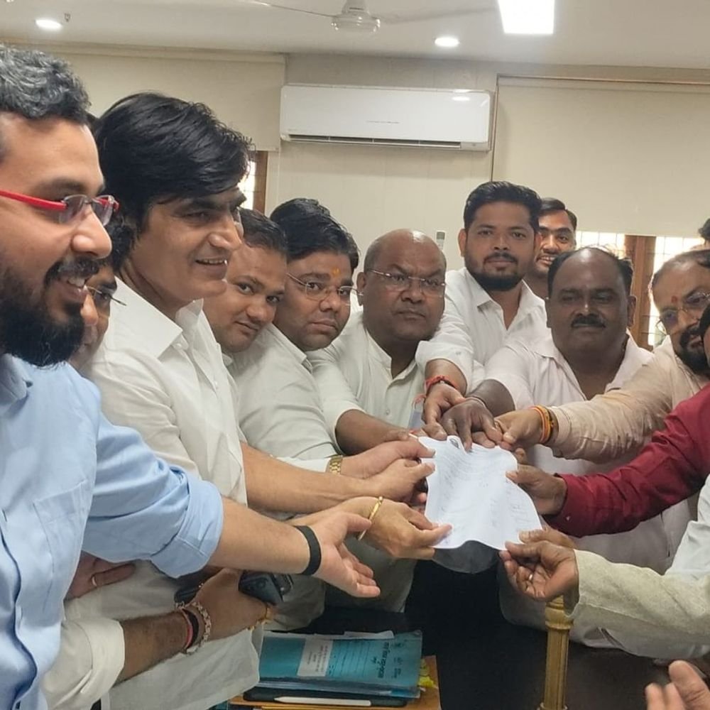 मथुरा-वृंदावन में सफाई कर्मियों की हड़ताल खत्म:आज से काम पर लौटेंगे कर्मचारी, 540 की नियुक्ति का प्रस्ताव बोर्ड बैठक में जाएगा