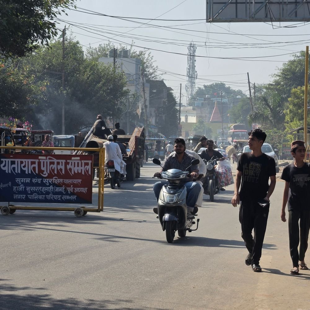 संभल में एक डिग्री पारा गिरा, न्यूनतम तापमान 19 डिग्री:अधिकतम 30 डिग्री, AQI 160; हवाओं से ठंडक बढ़ी, अस्पतालों में बुखार के मरीज बढ़े