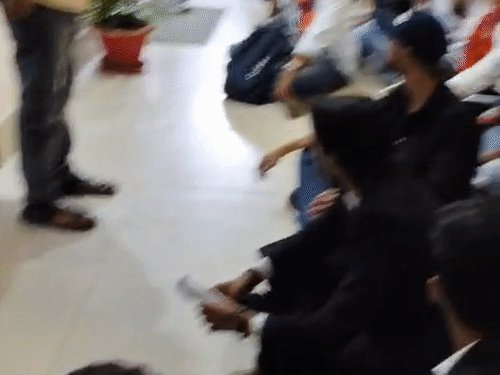 CMP कॉलेज की समस्याओं को लेकर ABVP विरोध प्रदर्शन:सौंपा 8 सूत्रीय ज्ञापन, 21 दिन का अल्टीमेटम, मांगें पूरी नहीं होने पर आंदोलन की चेतावनी