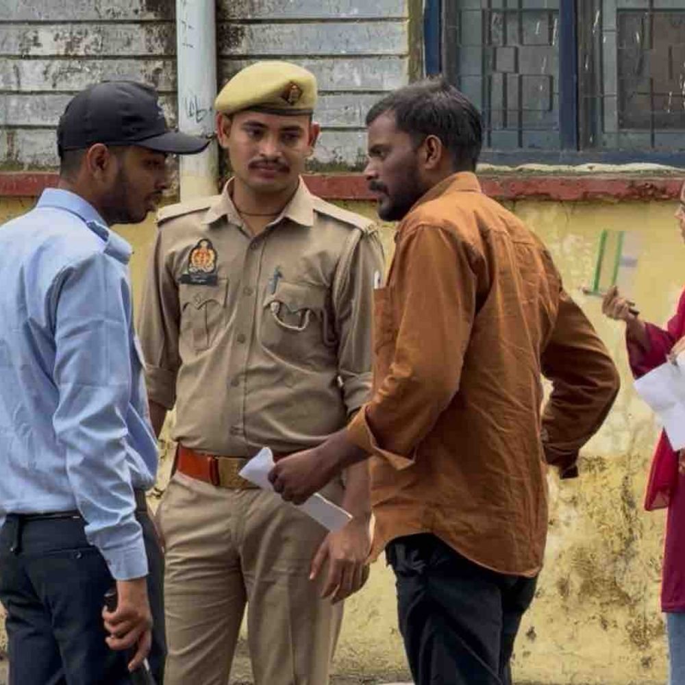 रामपुर में 17 केंद्रों पर पीईटी की परीक्षा शुरू:दो पालियों में 11,328 अभ्यर्थी शामिल, सुरक्षा के लिए 17 स्टेटिक मजिस्ट्रेट तैनात