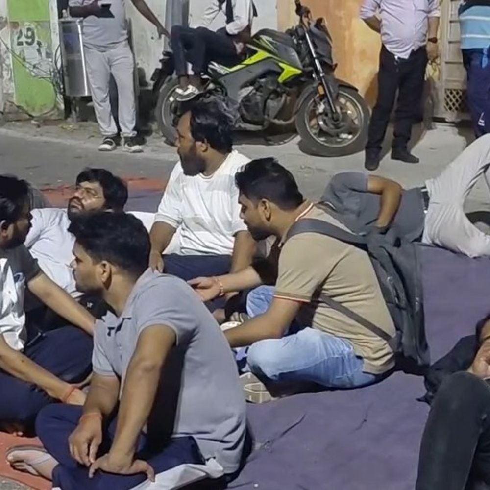 न्यायालय कर्मी अमित मिश्रा का अंतिम संस्कार:पोस्टमार्टम में हार्टअटैक से मौत की पुष्टि, घाट पर पुलिस रही तैनात