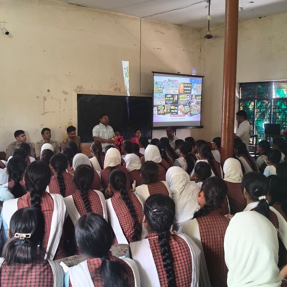 खानपुर में साइबर सुरक्षा कार्यक्रम आयोजित:विद्यार्थियों को ऑनलाइन धोखाधड़ी, सोशल मीडिया के सुरक्षित इस्तेमाल की जानकारी दी