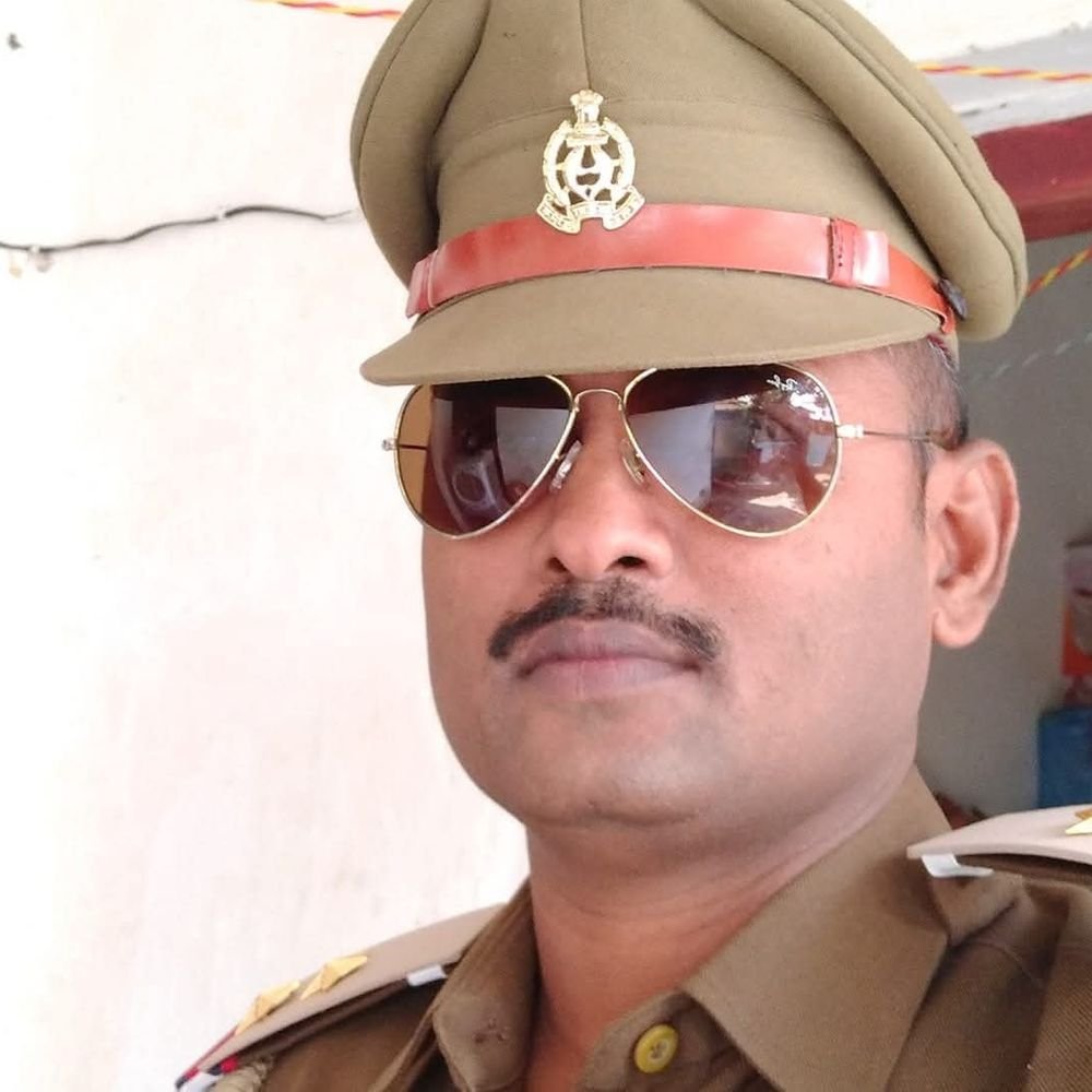 चोरी की बाइक से एटा में 56 लाख की लूट:उन्नाव में तीन दिन तक FIR न लिखने पर चौकी इंचार्ज निलंबित