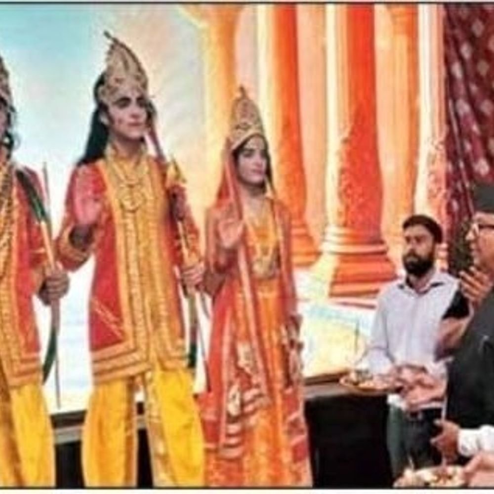 लखनऊ में पांच दिवसीय रामलीला का शुभारंभ:श्रीराम जन्म और ताड़का वध प्रसंग का मंचन, तीखे संवाद ने दर्शकों का ध्यान खींचा