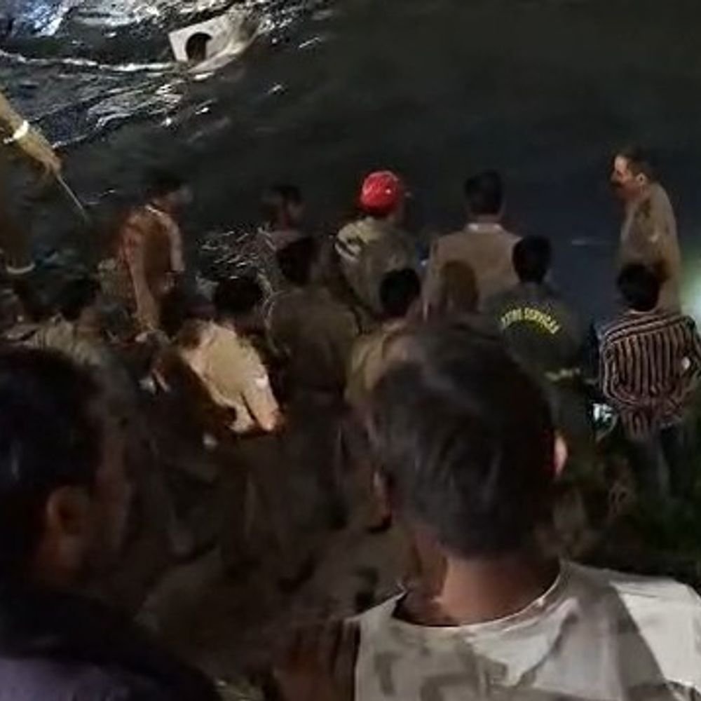 नोएडा के सेक्टर-81 नाले में कूदे युवक का शव बरामद:NDRF-SDRF ने करीब 9 घंटे के रेस्क्यू ऑपरेशन के बाद निकाला