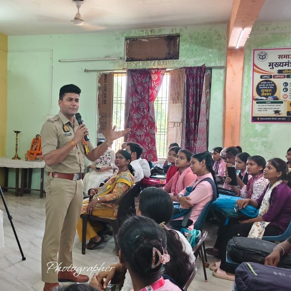 काशी नरेश विश्वविद्यालय में करियर गाइडेंस कार्यक्रम:एसपी ने विद्यार्थियों को प्रतियोगी परीक्षाओं की तैयारी के दिए टिप्स