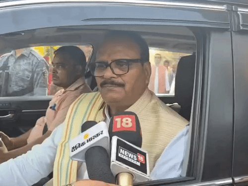 बृजेश पाठक बोले- सपा खोखला सांग रच रही:गाजियाबाद में कहा जब यह सत्ता में आए तो इन्होंने परिवार व पूंजी को चुना