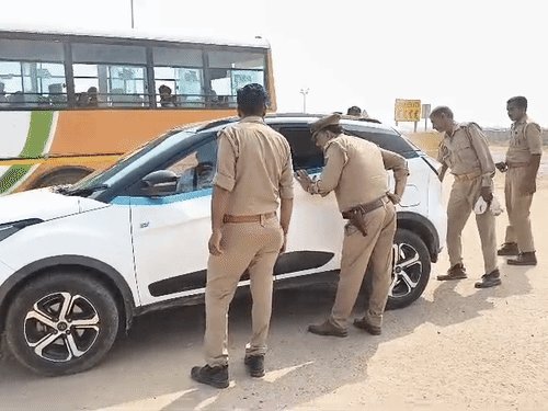 CJP प्रदर्शन को लेकर अलीगढ़ में अलर्ट:बॉर्डर से एक्सप्रेसवे तक पहरा, यमुना एक्सप्रेसवे के टप्पल इंटरचेंज पर हर वाहन की चेकिंग