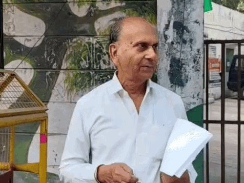 नीले ड्रम हत्याकांड: बंद मकान खुलवाने एसएसपी ऑफिस पहुंचे मकान-मालिक:जल्द मकान खाली कराकर सौंपने की मांग की, अभी भी अंदर बंद है सामान