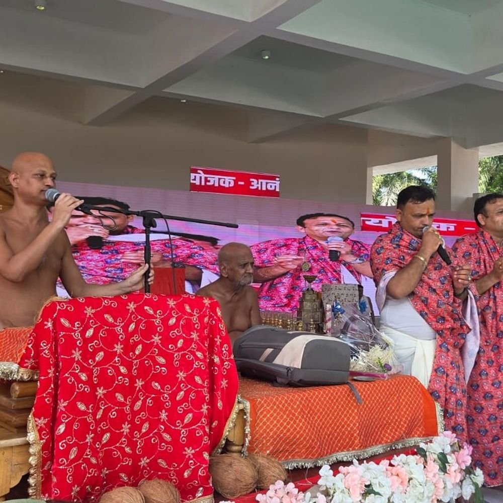 लखनऊ में विहसंत सागर महाराज ने की महाअर्चना:बोले - ज्ञान का दीपक ही अज्ञान के अंधकार को दूर करता है, 5 हजार श्रद्धालु शामिल हुए