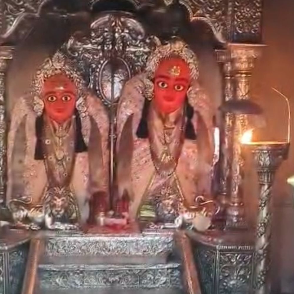 नवरात्र के पहले दिन देवीमंदिरों में उमड़ी भक्तों की भीड़:मंगला दर्शन को उमड़े श्रद्धालु, जयकारों से गूंजे मंदिर परिसर