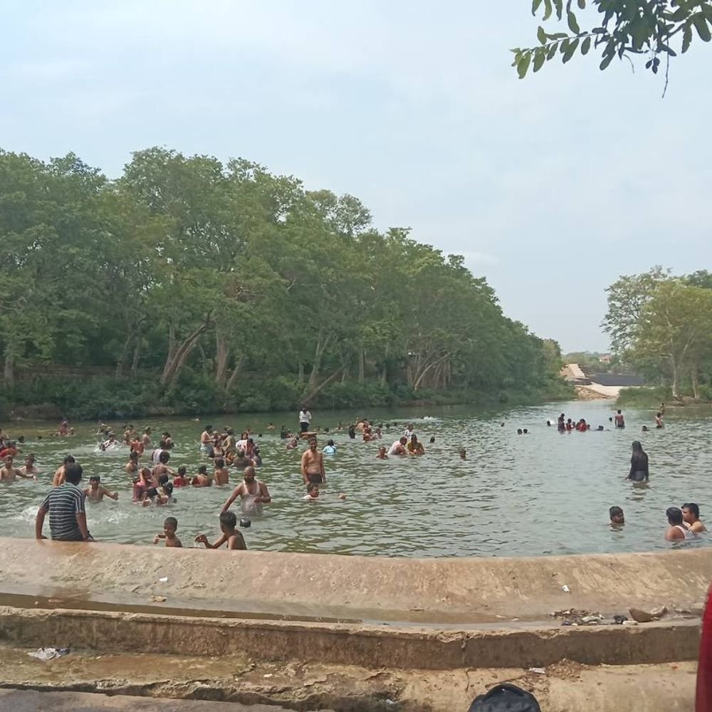 चित्रकूट में मंदाकिनी नदी में डूबा हैंडबॉल खिलाड़ी:प्रदेश स्तरीय प्रतियोगिता में आया था गोंडा का नवीन तिवारी, गोताखोरों ने निकाला शव