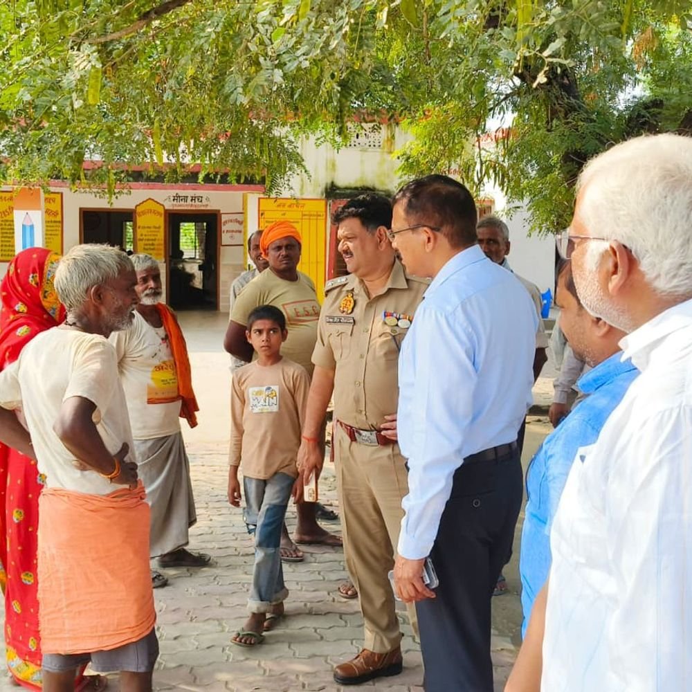 बहराइच डीएम ने मतदाता पुनरीक्षण अभियान का जायजा लिया:पात्र नागरिकों के नाम जोड़ने और त्रुटियां सुधारने के निर्देश दिए