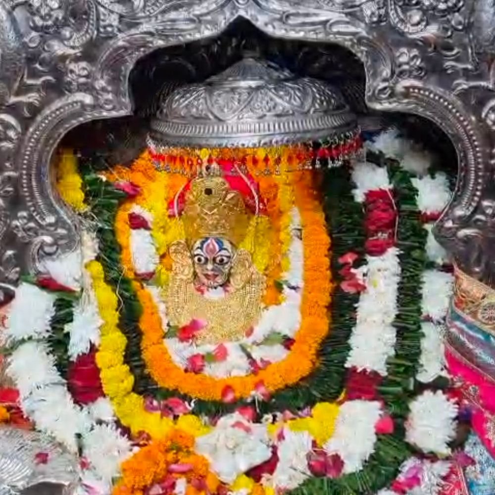 बेल्हा देवी धाम में श्रद्धालुओं की भीड़ उमड़ी:मां कूष्माण्डा के दर्शन के लिए लगी लंबी कतारें, अन्य मंदिरों में भी भीड़