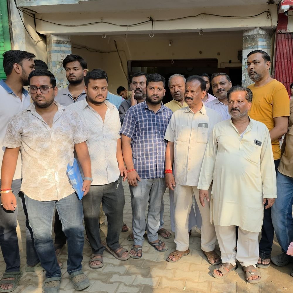जमीन और सब्जी मंडी विवाद में पहुंचे सिटी मजिस्ट्रेट-सीओ:संभल में बोले- मामला कोर्ट में विचाराधीन, कानून हाथ में लेने पर होगी कार्रवाई