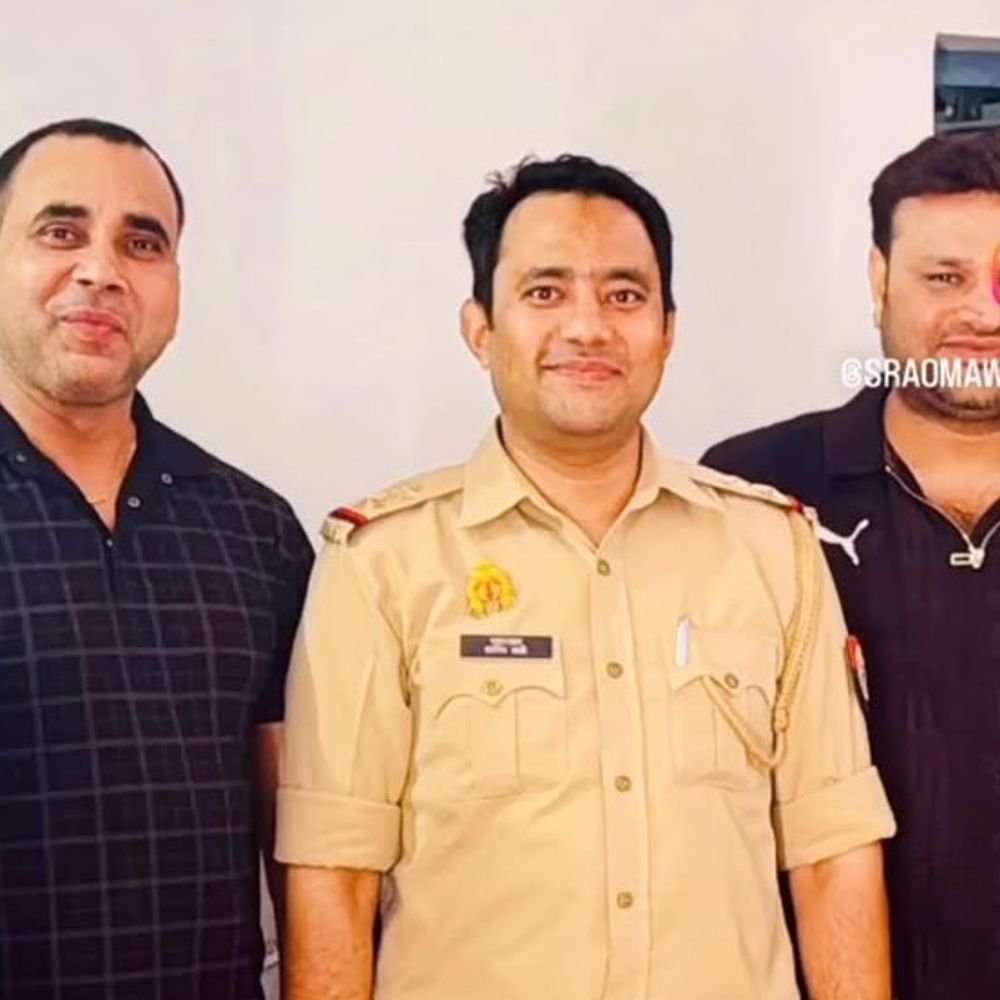 मेरठ में 2 दरोगा और हेड कांस्टेबल सस्पेंड:4.50 लाख की रिश्वत का आरोप, कैफे संचालक के खाते में ट्रांसफर कराई रकम