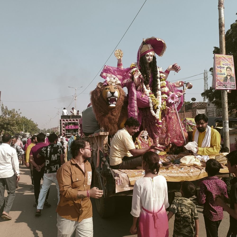 कुरारा में दुर्गा प्रतिमाओं का विसर्जन:रिठारी, चकोठी, जल्ला और बेरी की प्रतिमाएं बेतवा में विसर्जित