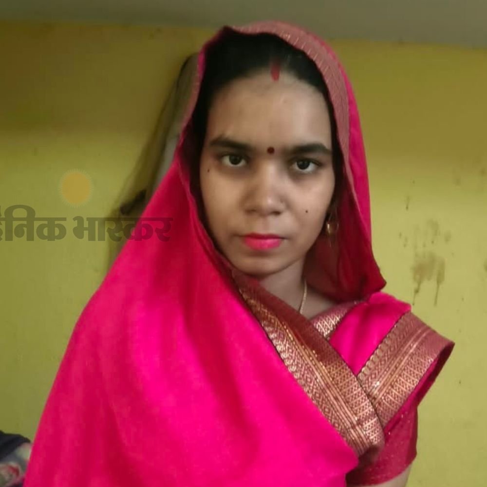 विवाहिता की मौत,पति और सास पर गला दबाने का आरोप:इटावा में शादी के 10 साल बाद गई जान, दहेज के लिए प्रताड़ित करने की शिकायत