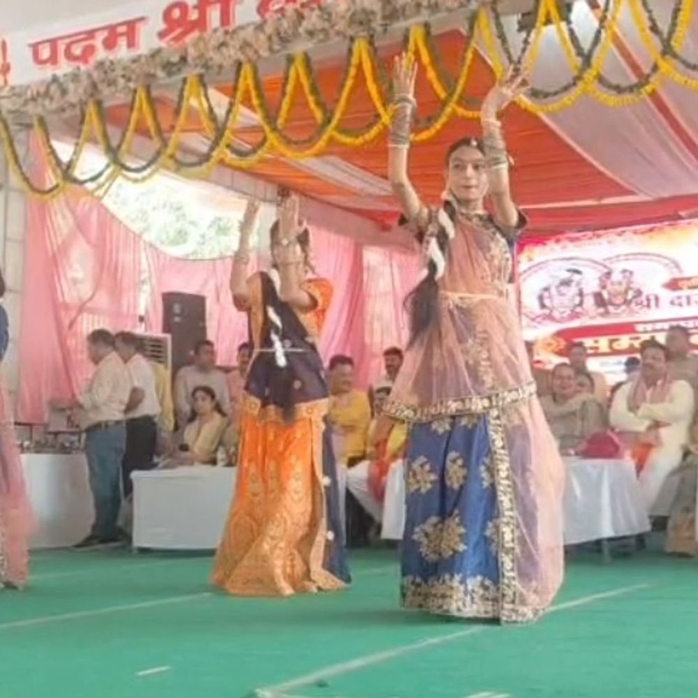 हाथरस में मेला श्री दाऊजी महाराज का समापन:छात्राओं की सांस्कृतिक प्रस्तुतियों ने बांधा समां, अधिकारी और जनप्रतिनिधि रहे मौजूद