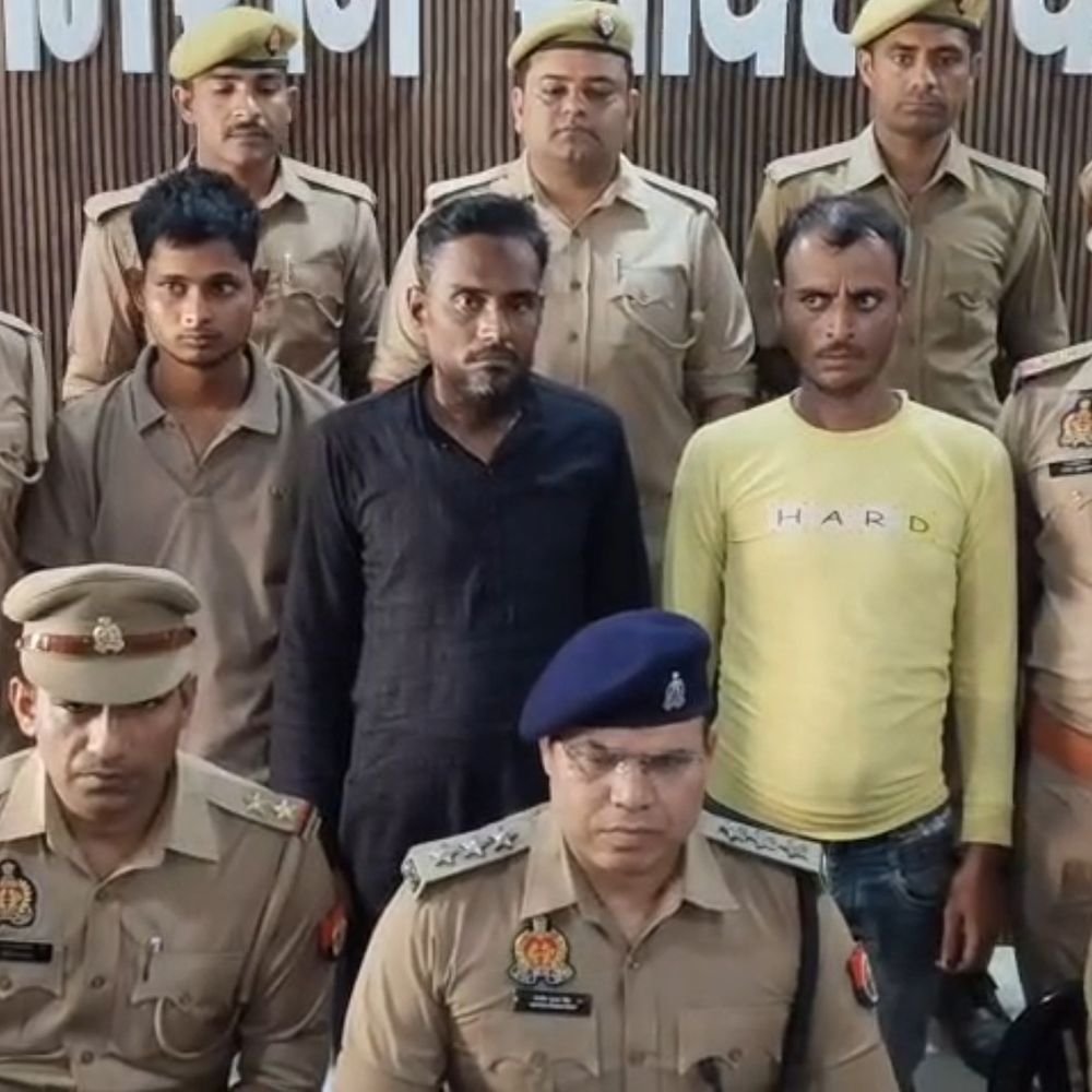1.5 करोड़ की चरस के साथ तीन तस्कर पकड़े गए:फिरोजाबाद पुलिस ने 21 किलो से ज्यादा चरस बरामद की, एक आरोपी फरार