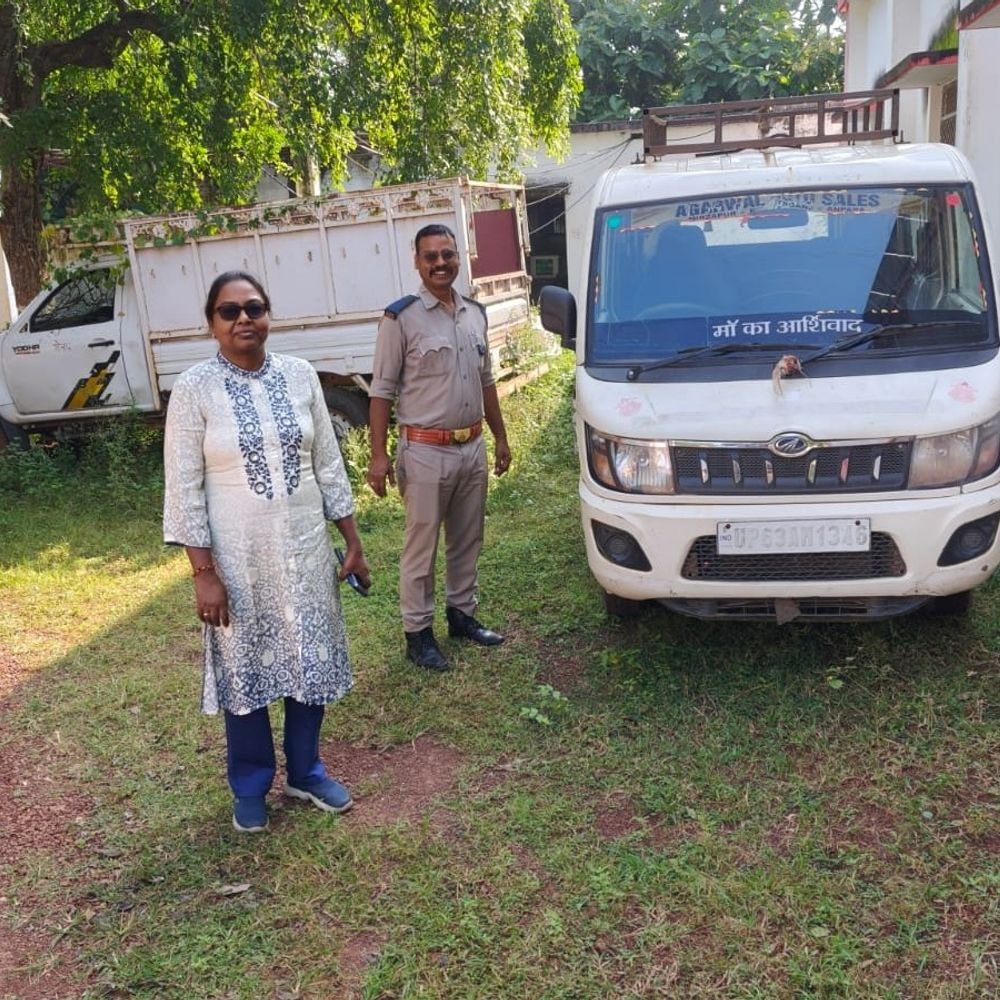 चंदौली में 2-दिन में 24 से अधिक स्कूली वाहन सीज:मानकों पर खरे नहीं उतरने पर कार्रवाई, कई वाहन नौगढ़ थाने भेजे गए