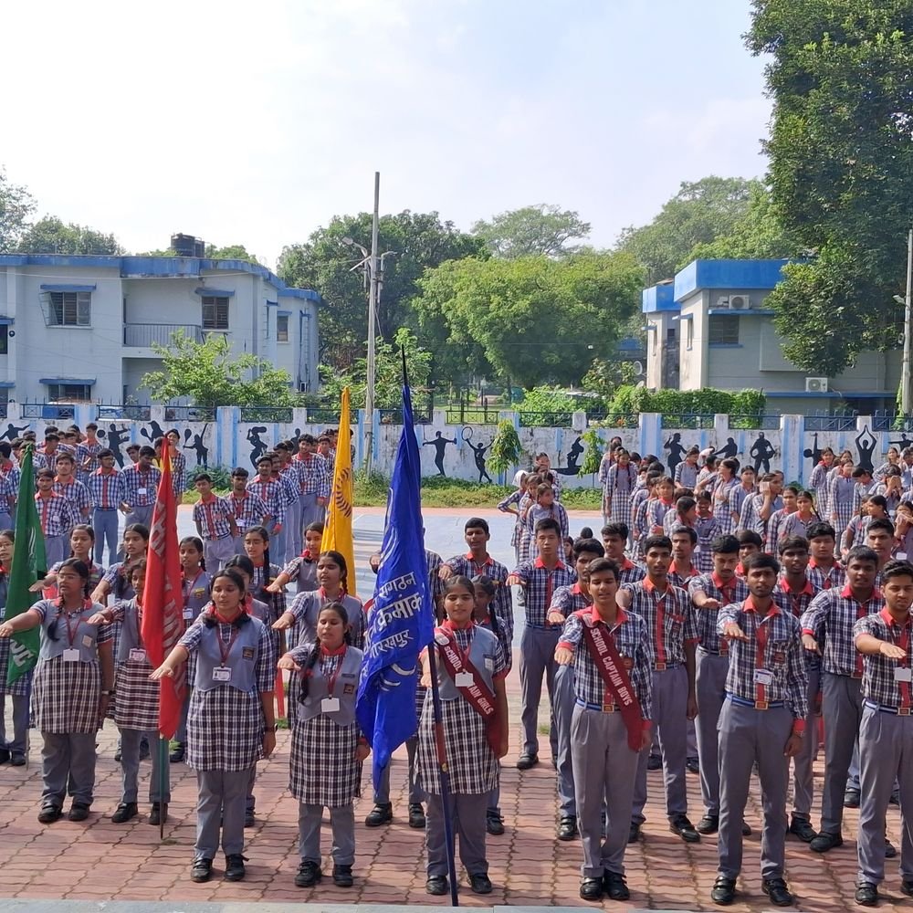गोरखपुर केंद्रीय विद्यालय में अलंकरण समारोह:शिक्षकों ने स्कूल, स्पोर्ट्स, वाइस कैप्टन सहित 62 विद्यार्थियों को जिम्मेदारियां सौंपीं