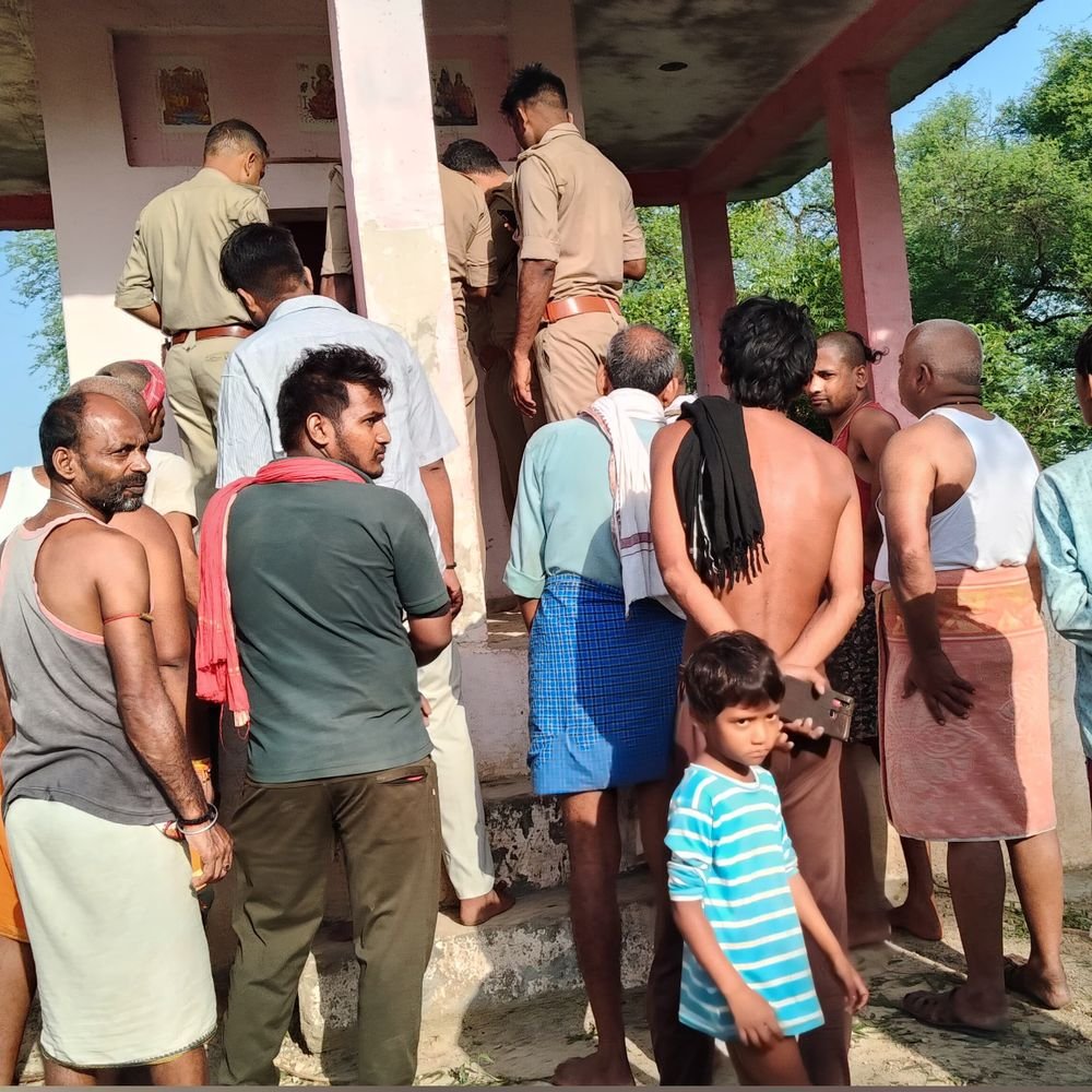 कौशांबी में काली माता की मूर्ति तोड़ी:अलवाड़ा गांव के मंदिर में अराजक तत्वों ने किया नुकसान, पुलिस CCTV खंगाल रही