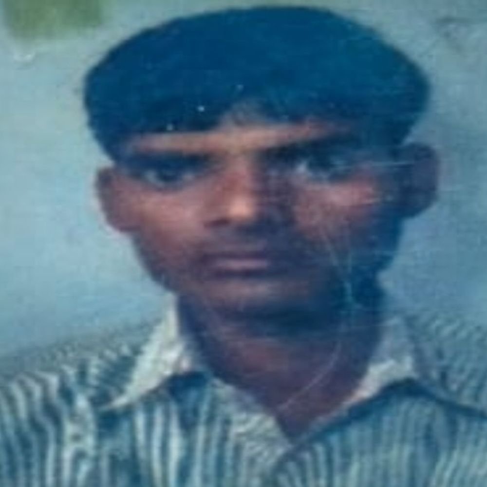 ट्रक की टक्कर से पैदल घर लौट रहे किसान-की मौत:शाहजहांपुर में लोगों ने चालक को दौड़ाकर पकड़ा, पोस्टमार्टम को भेजा शव