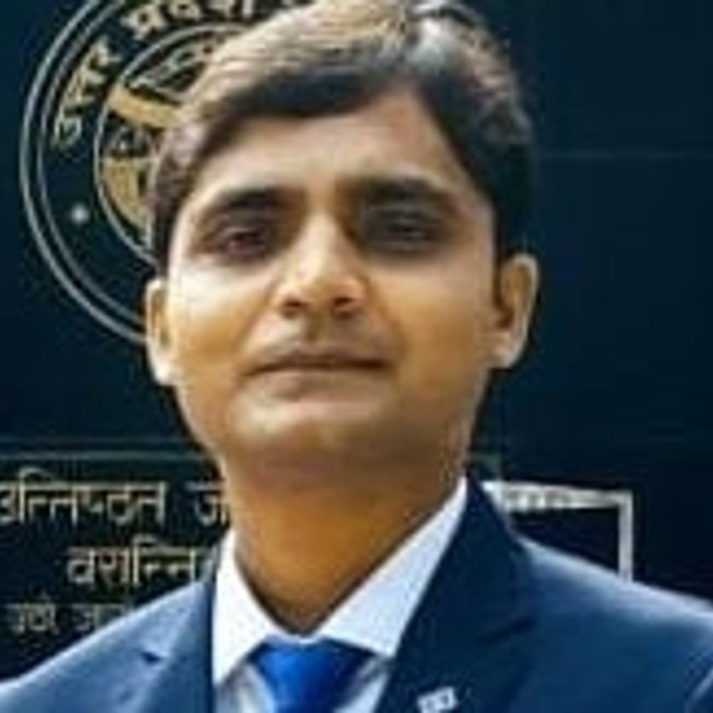 लखनऊ के जुबिली कॉलेज के प्रधानाचार्य का ऐलान:यूपी बोर्ड टॉप-10 में आने वाली छात्रा को देंगे ₹1 लाख