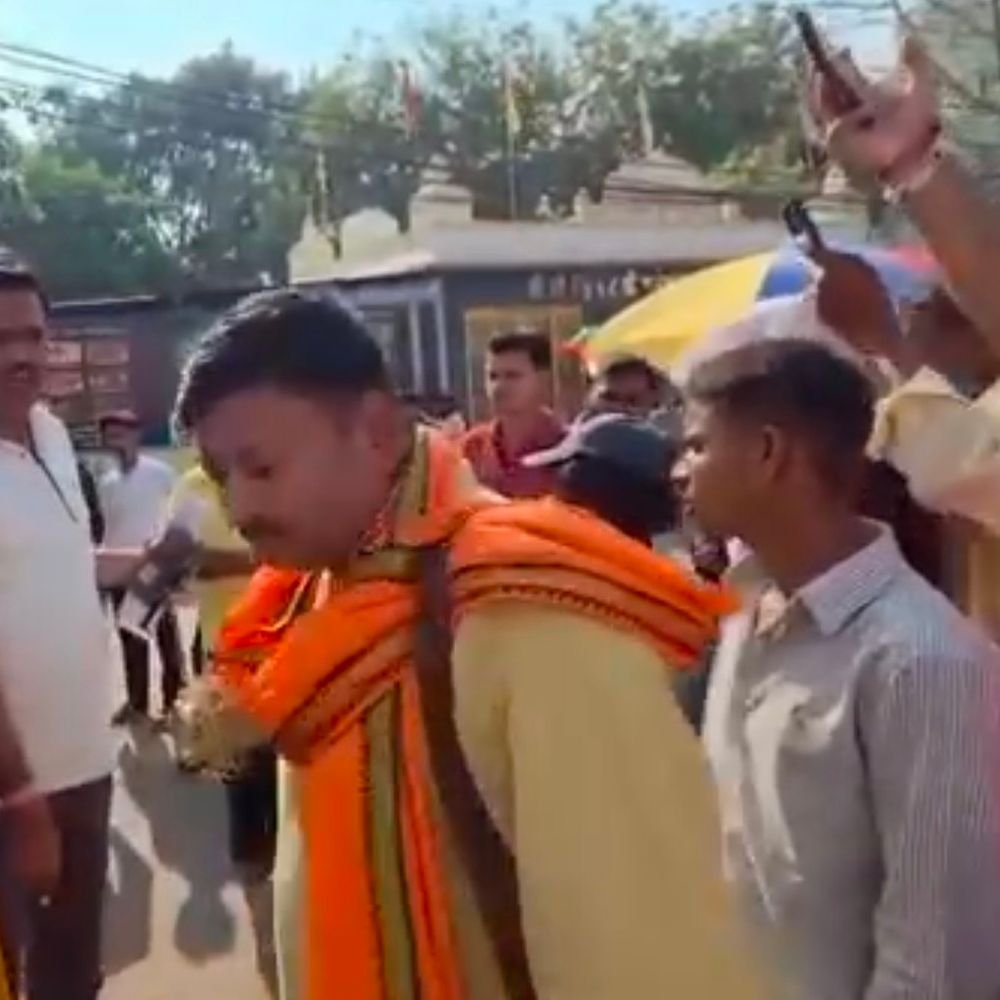 विहिप के दो पदाधिकारी पुतला जलाने पर भिड़े:ललितपुर में प्रदर्शन के दौरान नोकझोंक, जिला मंत्री ने संगठन मंत्री को पुतला जलाने से रोका