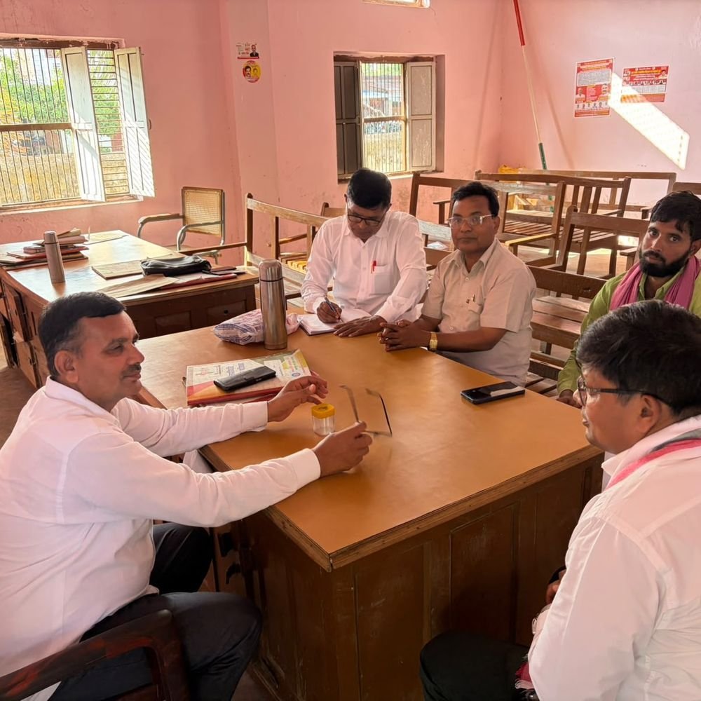 भिटौली बाजार पहुंचे सपा नेता सुरेन्द्र:पुरानी पेंशन बहाली पर हुआ संवाद, शिक्षकों से की वोट देने अपील