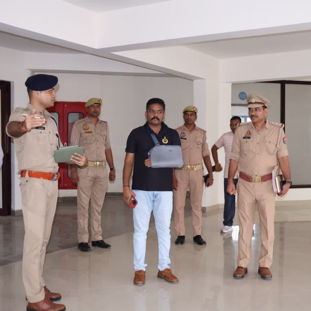 अमेठी SP ने बीती रात किया औचक निरीक्षण:क्राइम ब्रांच और महिला बैरक की व्यवस्थाओं का लिया जायजा