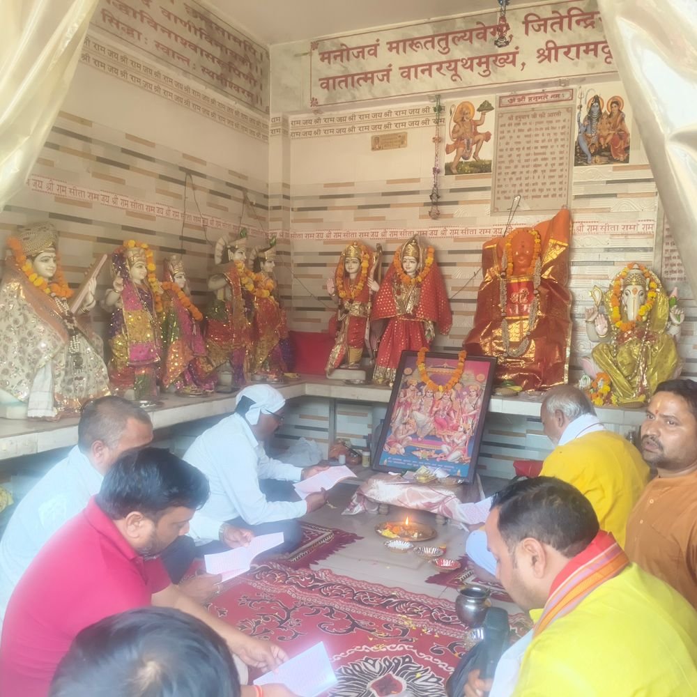 हरदोई डिपो में धार्मिक अनुष्ठान आयोजित:सिद्धेश्वर हनुमान मंदिर वर्षगांठ पर सुंदरकांड, अधिकारियों कर्मचारियों ने पाया प्रसाद