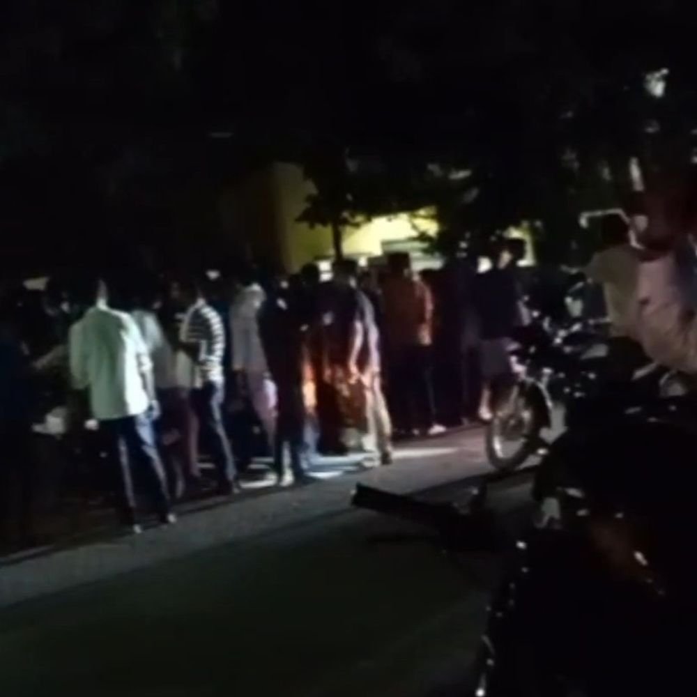 वाहन की टक्कर से बाइक सवार युवक की मौत:देवरिया में भट्ठा चौराहे के पास हुआ हादसा, जांच जारी