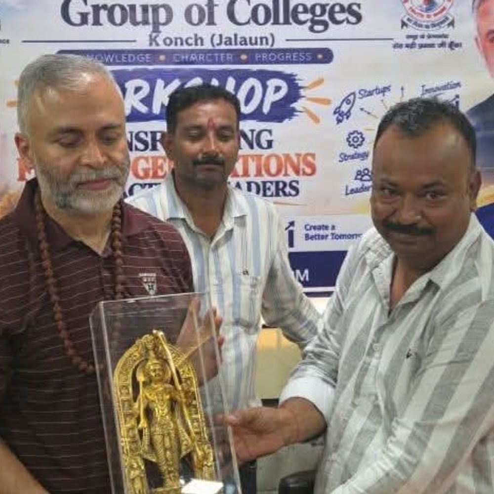 जालौन में कैरियर काउंसलिंग:तकनीक का सही इस्तेमाल करने की सलाह, डॉ. रवींद्र पाल सिंह ने किया संवाद