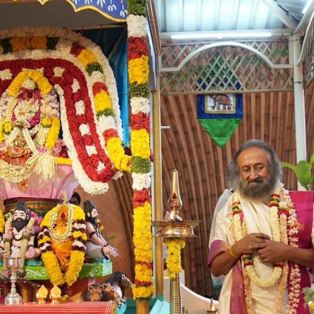 आगरा के साधकों ने बेंगलुरु में मनाया नवरात्रि महोत्सव:वैदिक अनुष्ठानों और मंत्रोच्चार के बीच साधकों ने की ध्यान-साधना