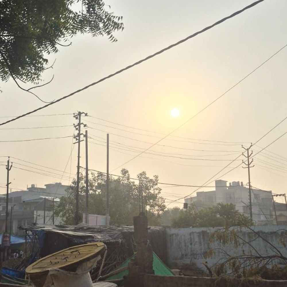 अलीगढ़ में बदलने लगा मौसम, रात से सुबह तक ठंडक:आसपास के जिलों में शुक्रवार को बारिश-ओलावृष्टि का असर, सुबह तक मौसम रहा खुशनुमा; दिन में होगा गर्मी का अहसास