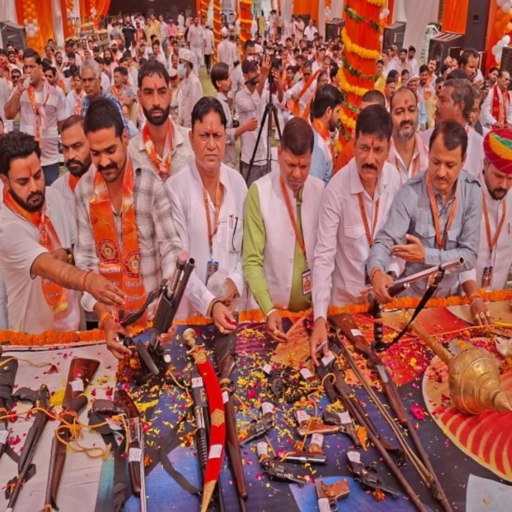 दशहरा पर हुआ शस्त्र पूजन:वृंदावन में जुटे क्षत्रिय समाज के लोग,वेदपाठी विप्रों के सान्निध्य में संपन्न हुए धार्मिक अनुष्ठान