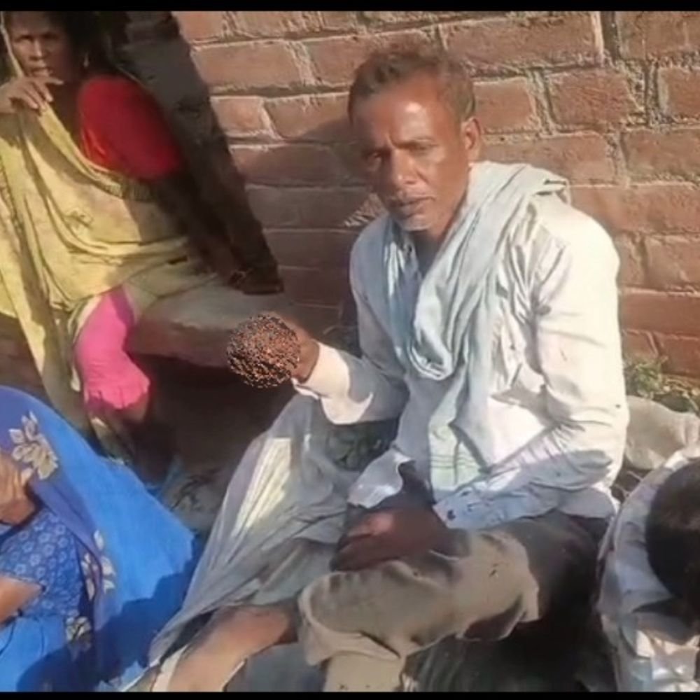 उन्नाव में युवक का फंदे से लटका मिला शव:पत्नी मायके में थी, पिता देखकर चीख पड़े ; पुलिस जांच में जुटी