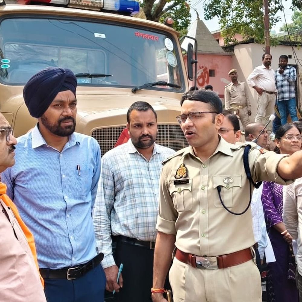 सुल्तानपुर में सीताकुंड घाट पर जलस्तर बढ़ा:डीएम बोले-पिछले सालों से अधिकतम स्तर पर पानी, विसर्जन के समय SDRF की रहेगी तैनाती