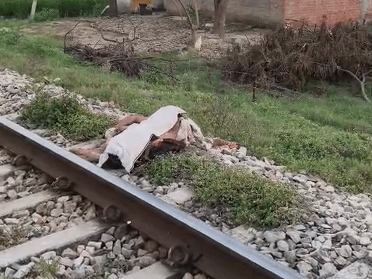 भदोही में काशी सुपरफास्ट ट्रेन से कटकर युवक की मौत:ट्रैक पर बिखरे मिले शव के अंग, घटनास्थल से मृतक का फोन बरामद