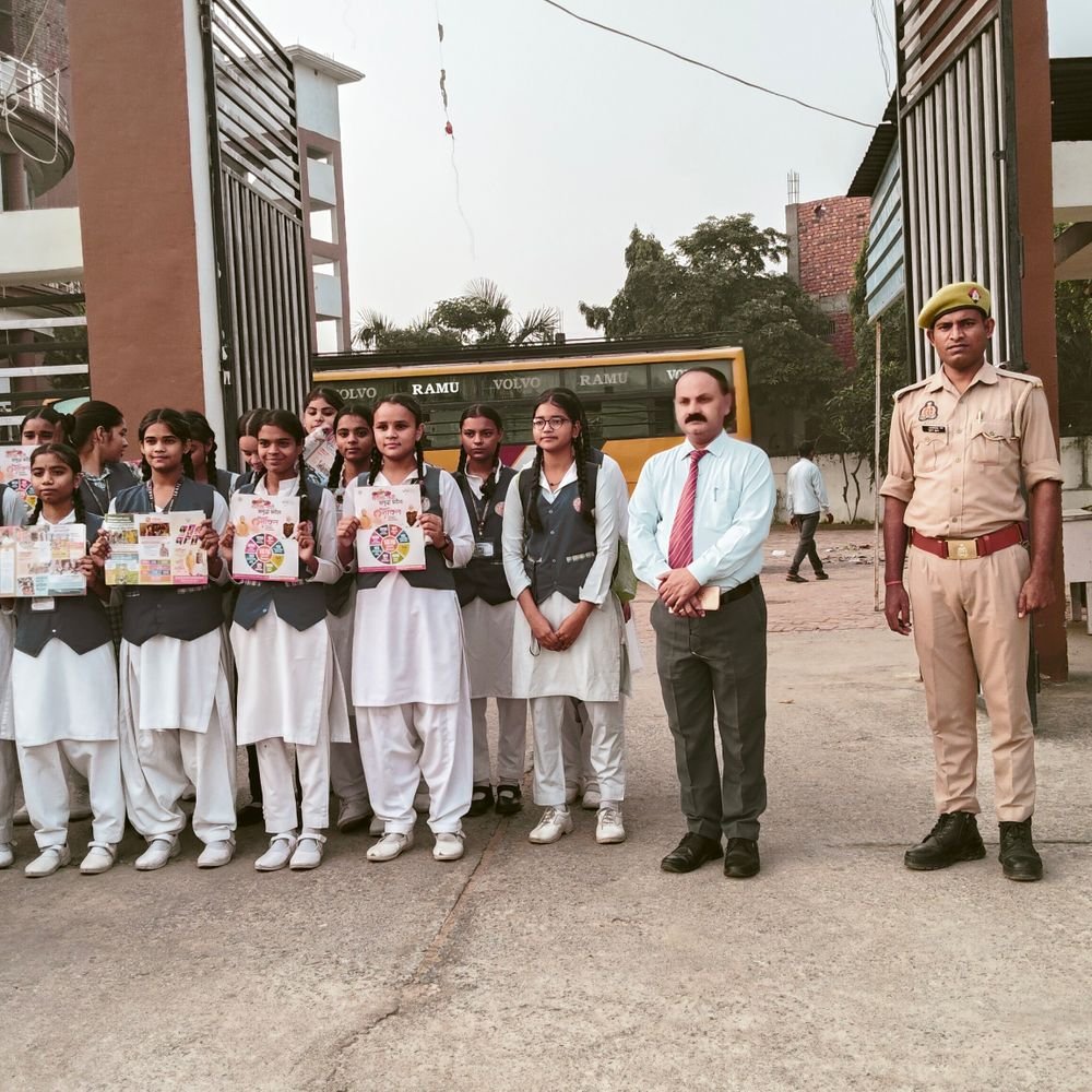 कुरावली में पुलिस का गुड मॉर्निंग अभियान:बच्चों से संवाद कर पुलिस ने बढ़ाया भरोसा, उज्ज्वल भविष्य के लिए किया प्रेरित