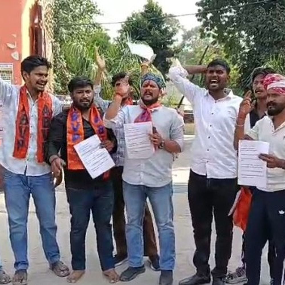 अभाविप ने संवैधानिक संस्थाओं पर सवाल उठाने का विरोध किया:भदोही में नेता बोले- लोकतंत्र कमजोर करने की कोशिश