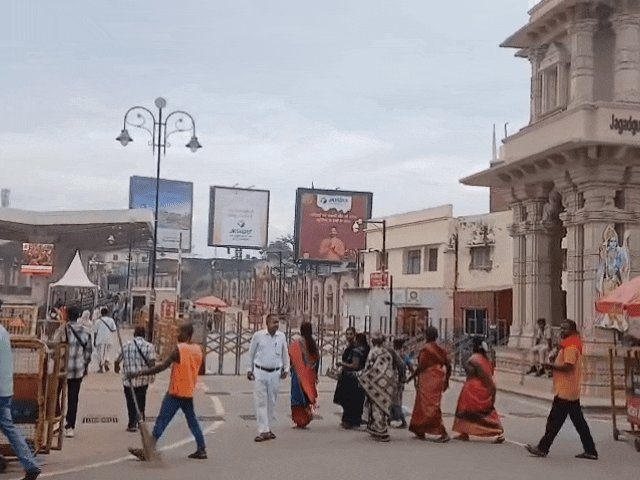 अयोध्या में मौसम ने ली करवट, आसमान में छाए काले:गरज-चमक और तेज हवा के साथ बरस सकते हैं बादल